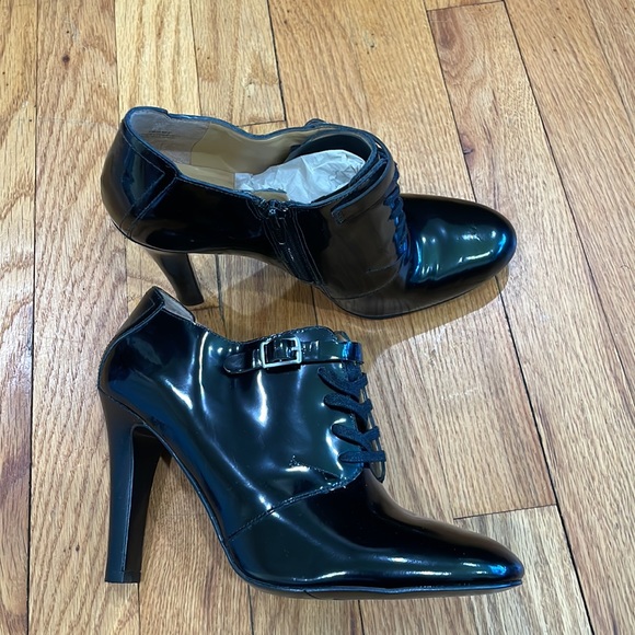 NWOT Nine West Black ankle Booties. Lace and Side Buckle. Classy! Size 8 - Picture 2 of 5